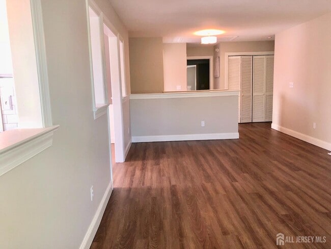 Foto del edificio - 112 Central Ave