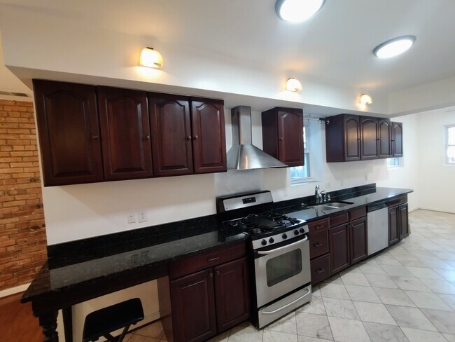 Building Photo - 1933 4th St NE