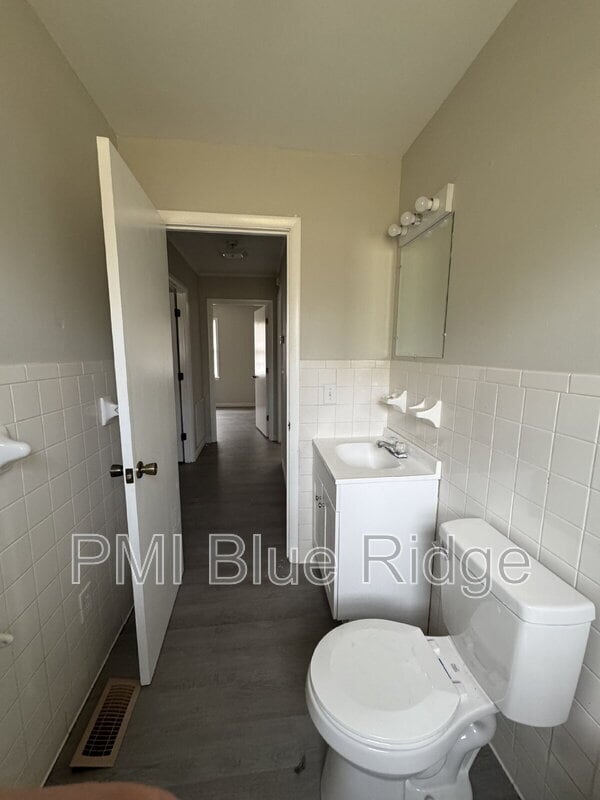 Building Photo - 144 Nottingham Dr