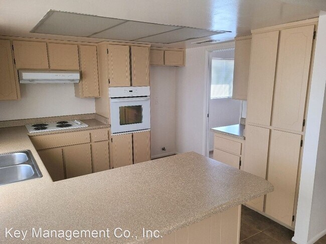 Building Photo - 3 br, 2 bath House - 4615 W. Morten Ave.