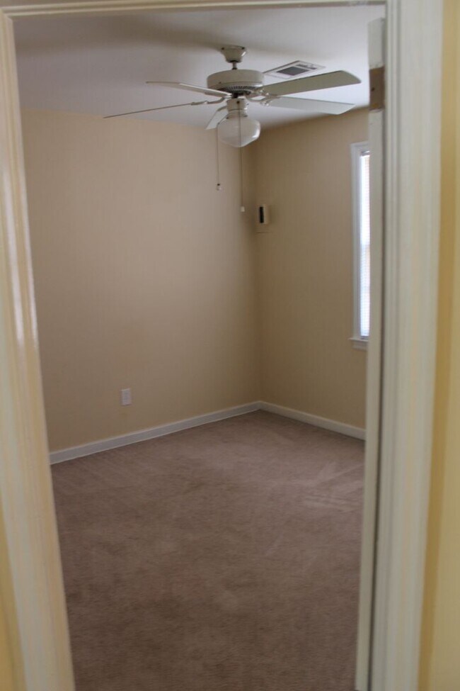 Building Photo - 2 Bedroom Apartment in Shandon off of Devi...