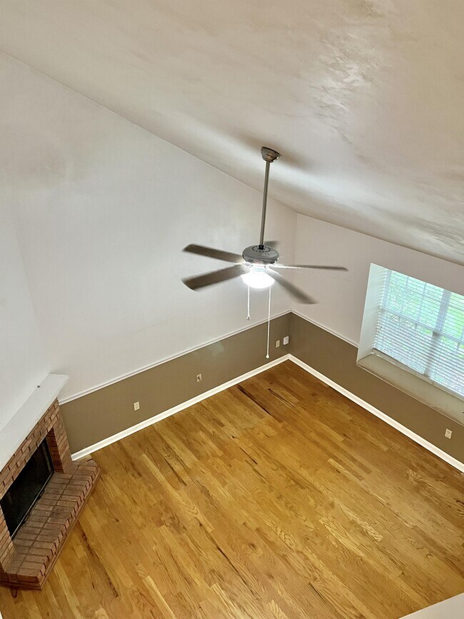 Foto del edificio - 3011 Richview Park Cir S