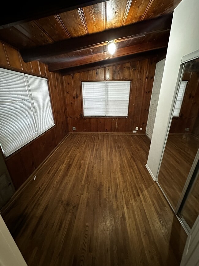 Building Photo - 521 W Rickenbacker