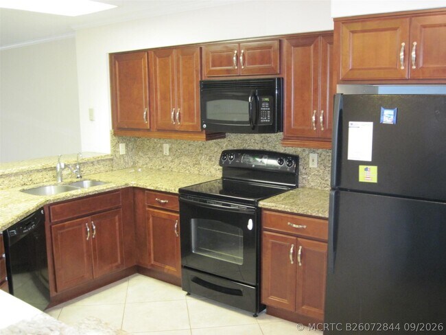 Building Photo - 2232 N Cypress Bend Dr
