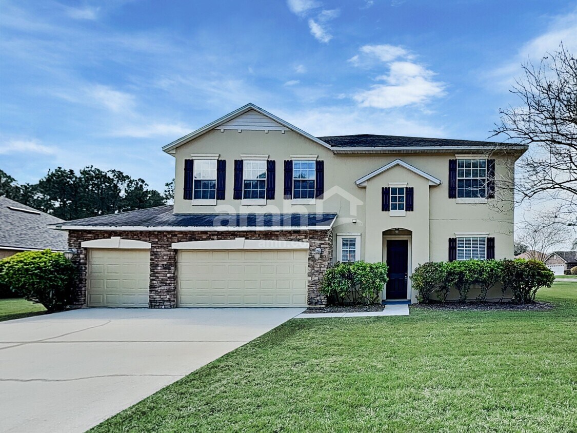 Foto principal - 701 E American Eagle Dr
