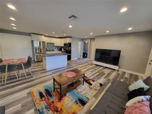 Foto del edificio - 5624 Lime Way