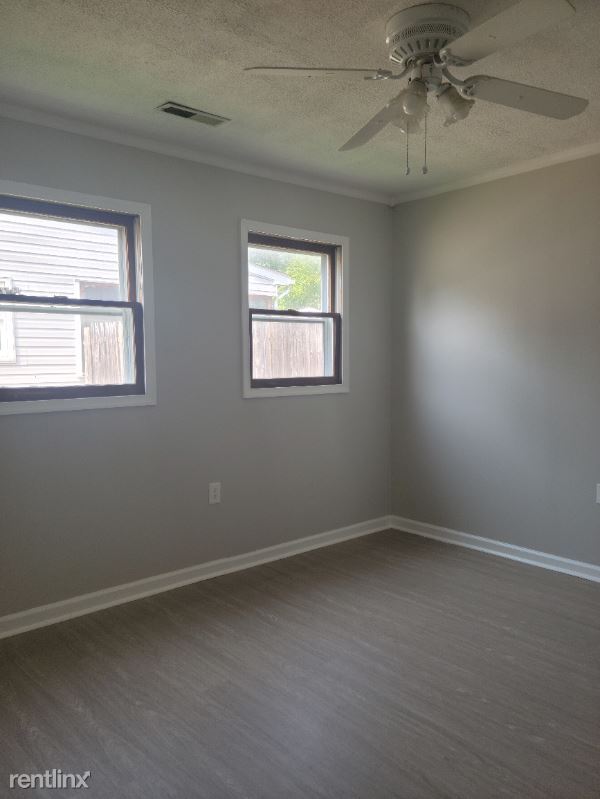 Building Photo - 3 br, 1 bath House - 353 James Ave
