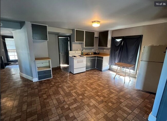 Building Photo - 114 Lagrange St