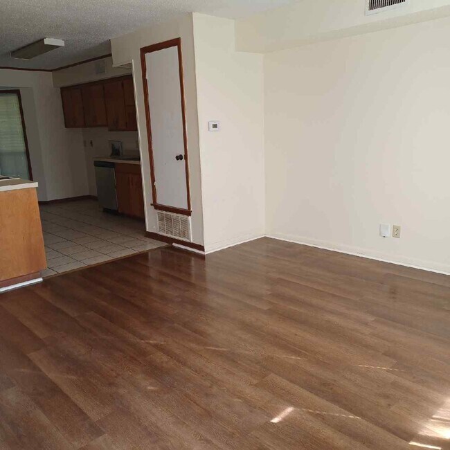 Foto del edificio - 115 S Maple St