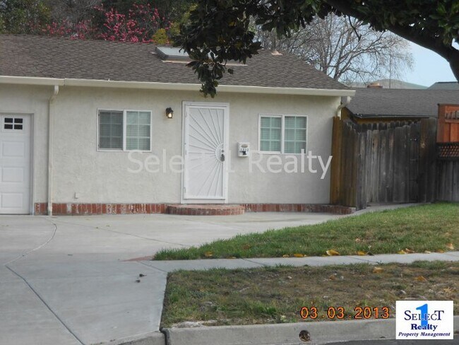 Building Photo - 1762 Lynwood Dr
