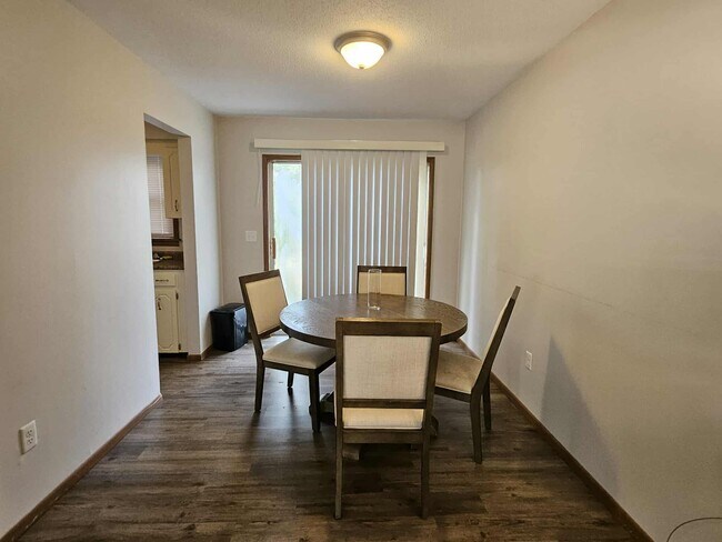 Foto del edificio - 201 Country Villa Ln