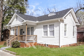 Building Photo - 904 Meadow St