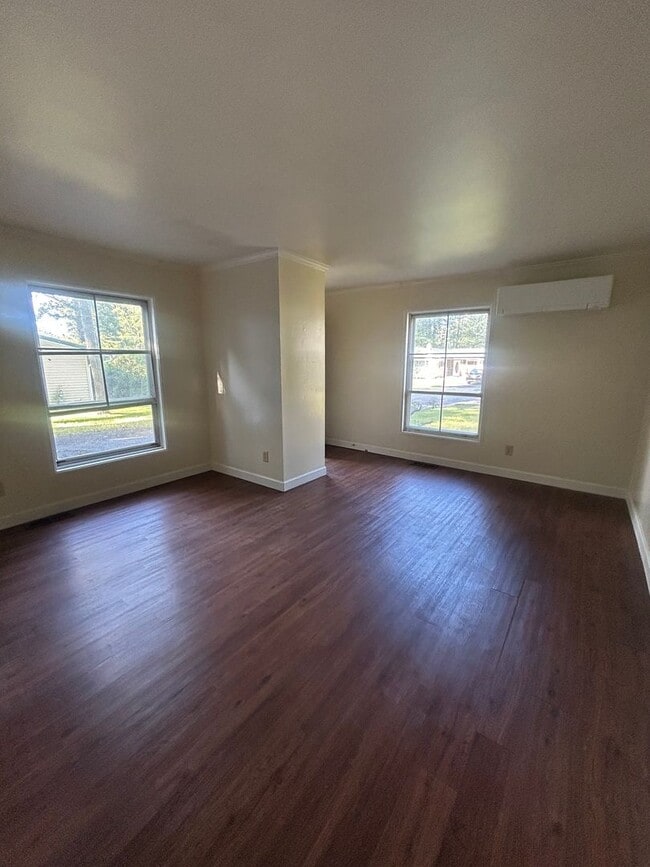 Building Photo - 3 bedroom, 2 bath Ranch House