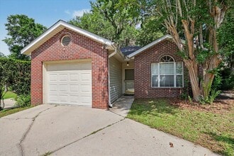 Building Photo - 2576 Yarmouth Ln