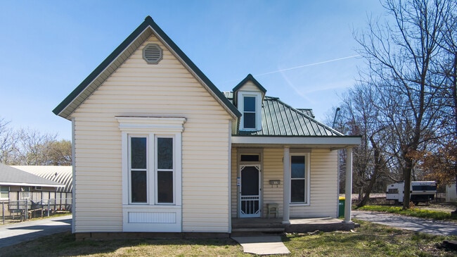 Building Photo - 617 Holcomb St