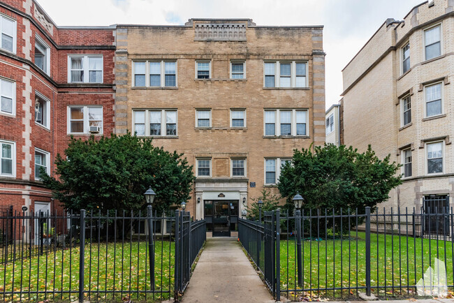 Building Photo - 1421 W Farwell Ave