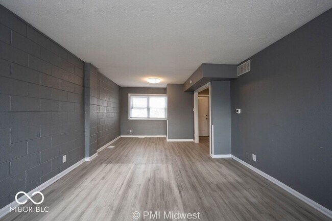 Foto del edificio - 6056 E 16th St