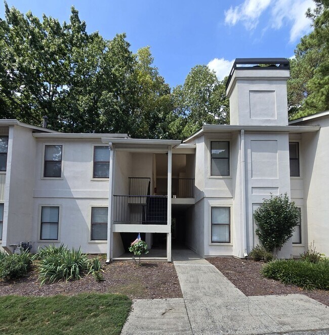 Building Photo - 2015 Huntingdon Chase