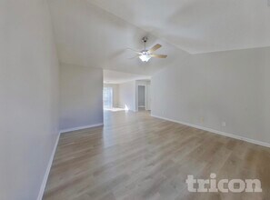 Building Photo - 8 Alderwood Ct