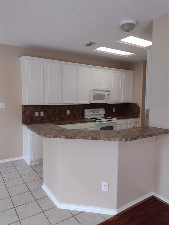 475 Folk Crest Ln, Dickinson, TX 77539 Condo for Rent in Dickinson