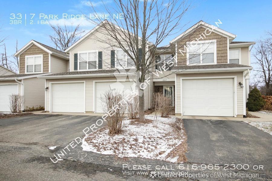 3317 Park Ridge Ln NE, Grand Rapids, MI 49525 Condo for
