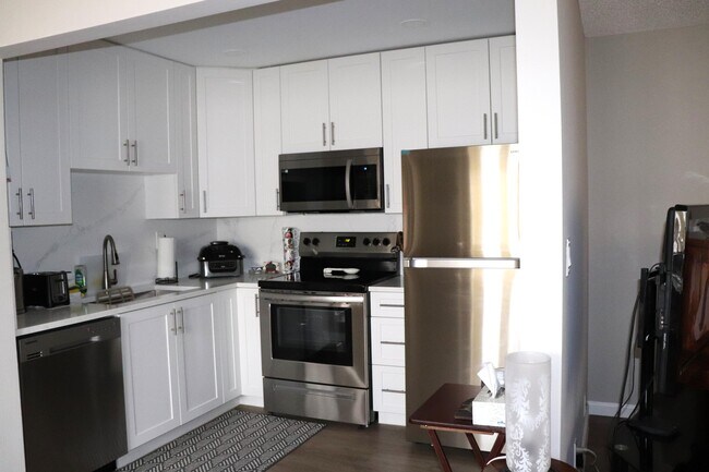 Building Photo - 801 Flanders Dr