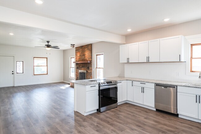 Building Photo - 2817 Ferncliff Ave