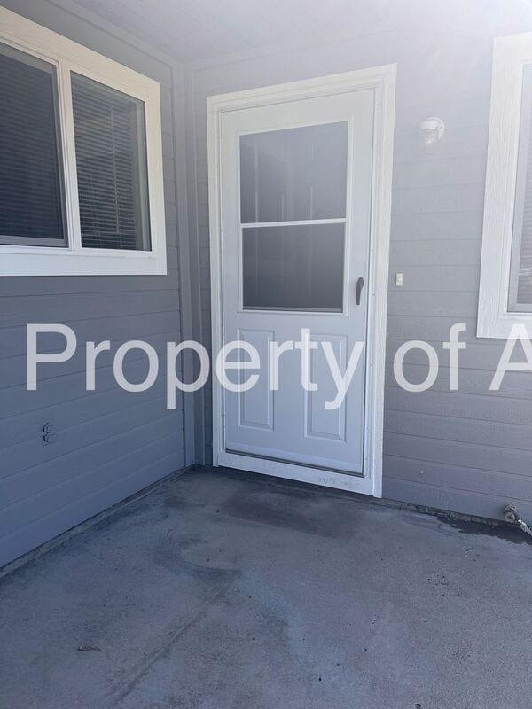 Building Photo - 10490 W Seneca Dr