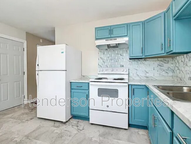 Building Photo - 2244 English Dr