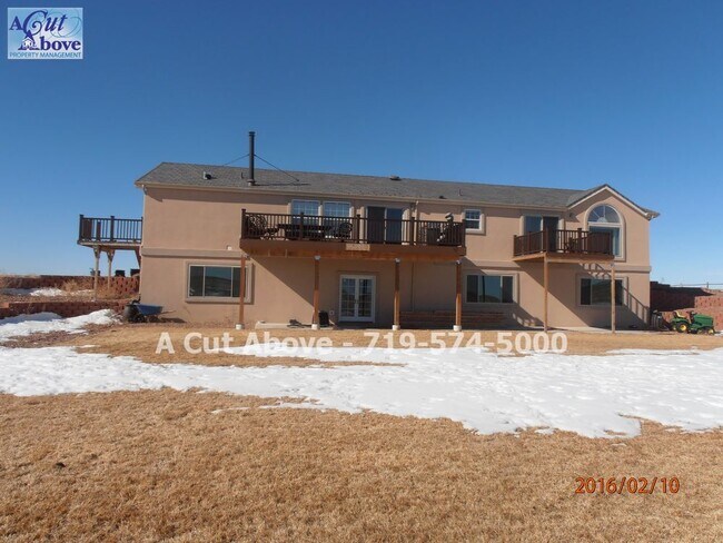 Foto del edificio - 4 Bedrm 3.5 Bath home with acreage
