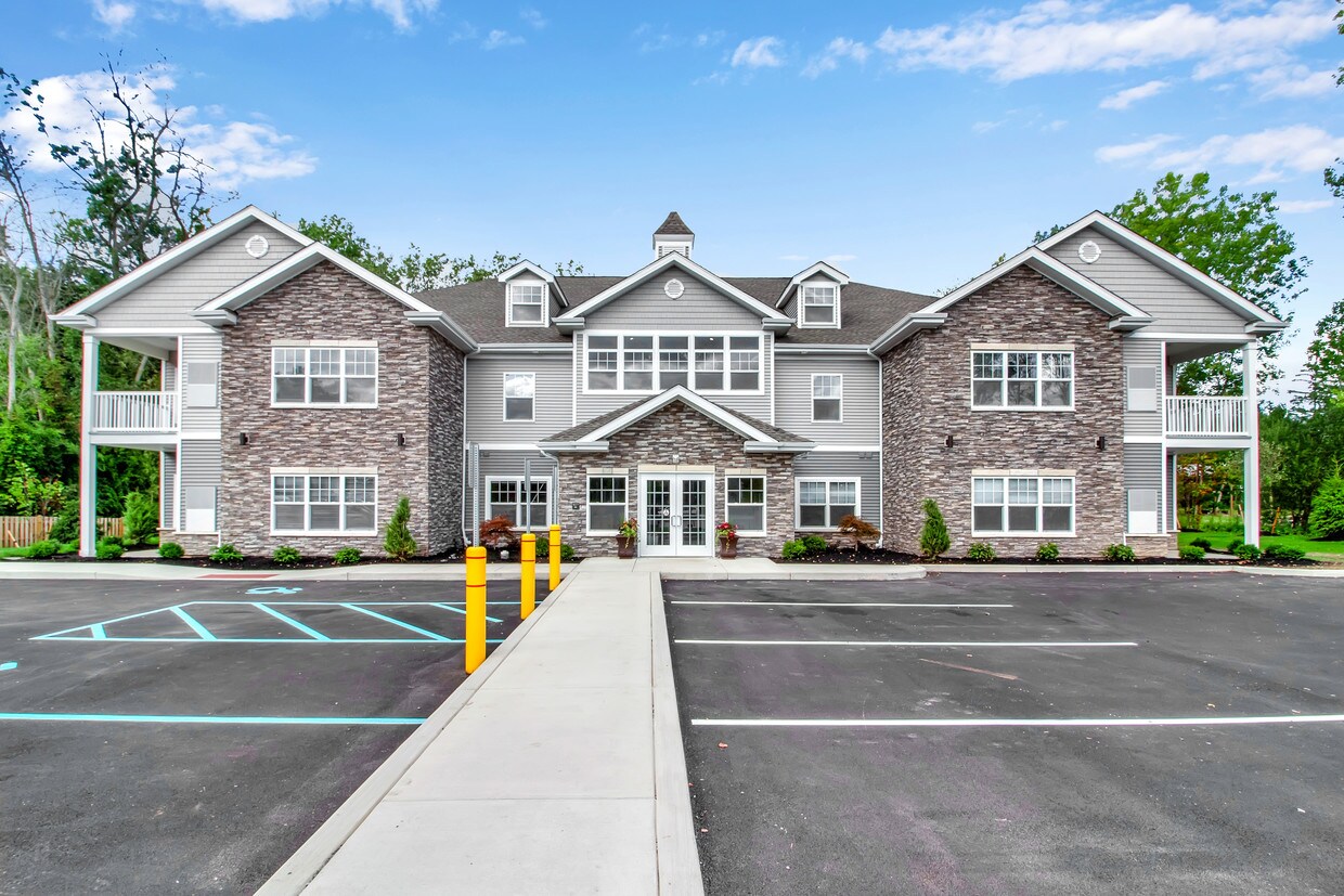 Creekview Luxury Apartments Apartments in East Amherst, NY