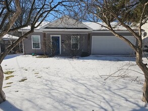 Building Photo - 303 Dobbs St