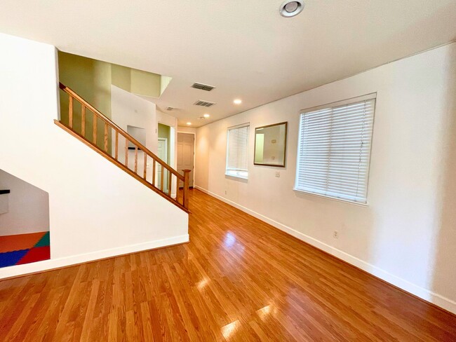 Foto del edificio - Beautiful 4 bed/ 3.5 bath in Natomas!