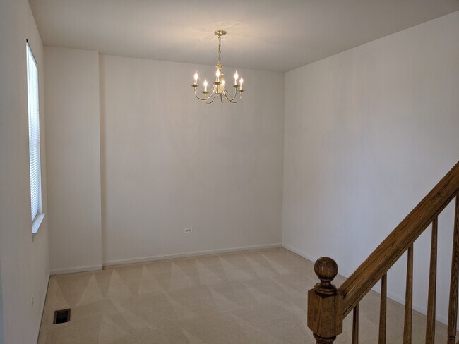 Building Photo - 625 Legend Ln