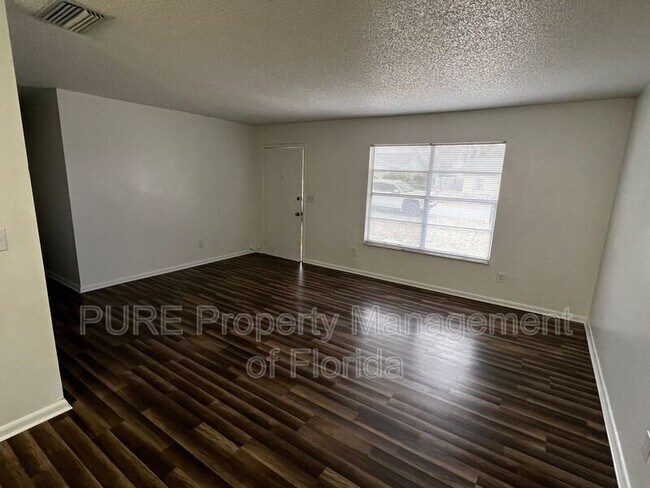 Foto del edificio - 1 Spring Ln Way