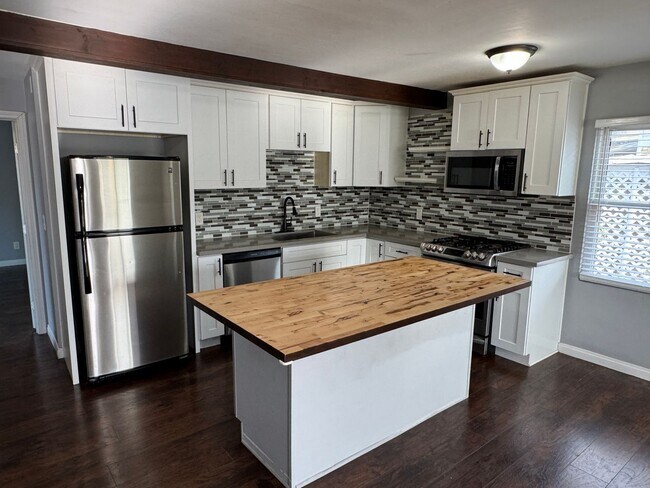 Building Photo - 4 Bedroom House in El Cajon