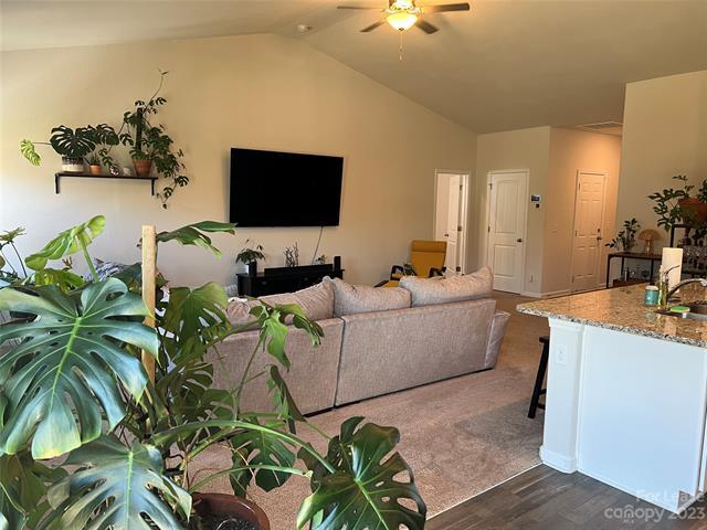 Building Photo - 2112 Lanza Dr
