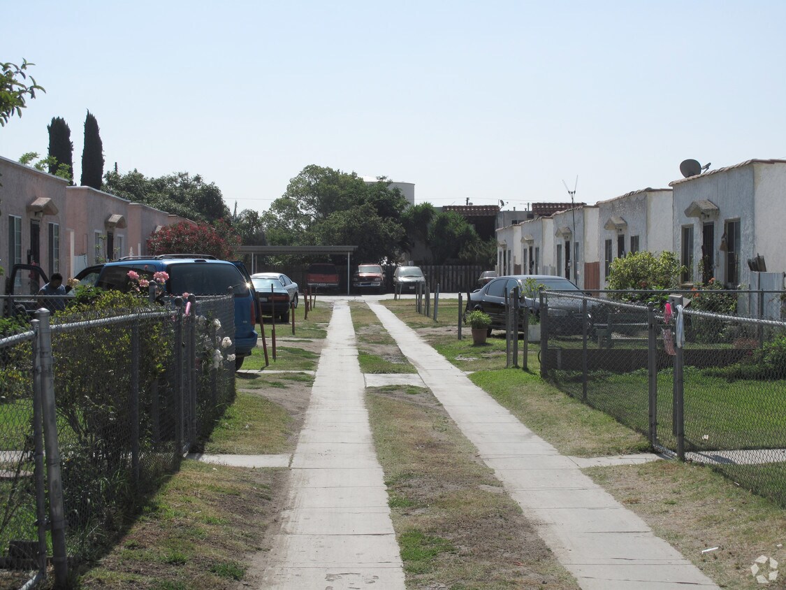 Building Photo - 5930 Carmelita Ave