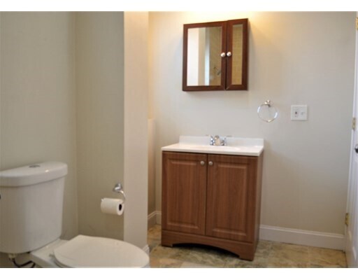 Building Photo - 2122 Dorchester Ave