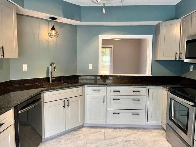 Foto del edificio - 808 Fieldstone Ct