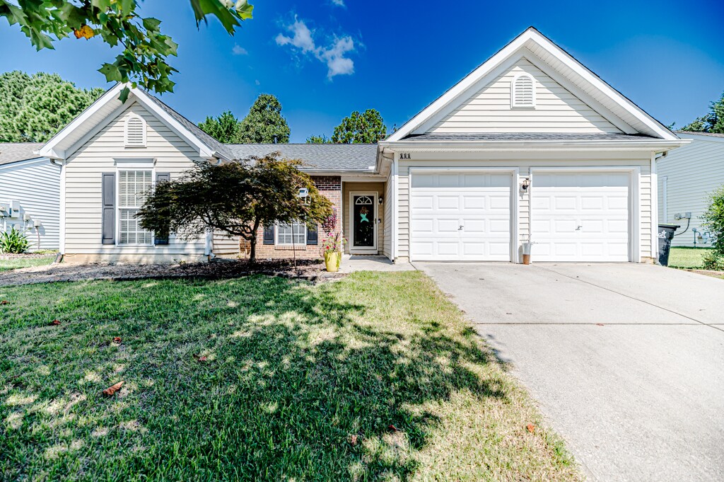 Foto principal - 111 Saddle River Rd