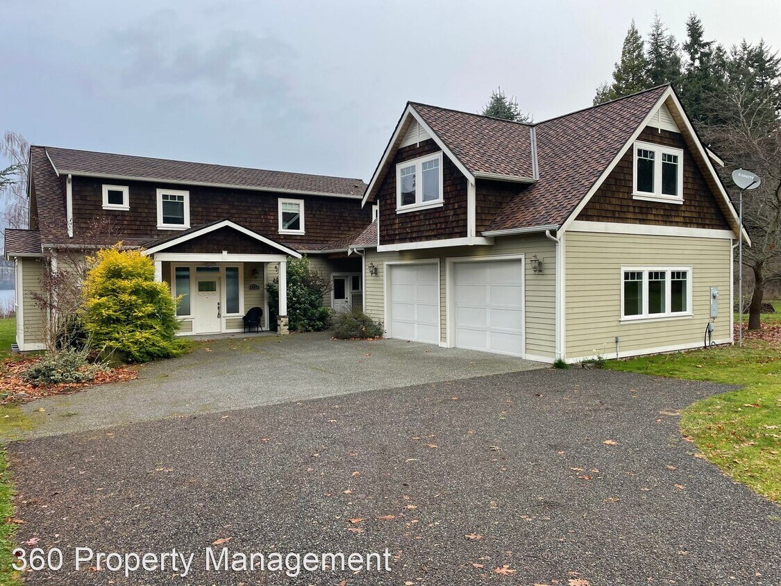 Primary Photo - 3 br, 3.5 bath House - 4728 E Harbor Rd.