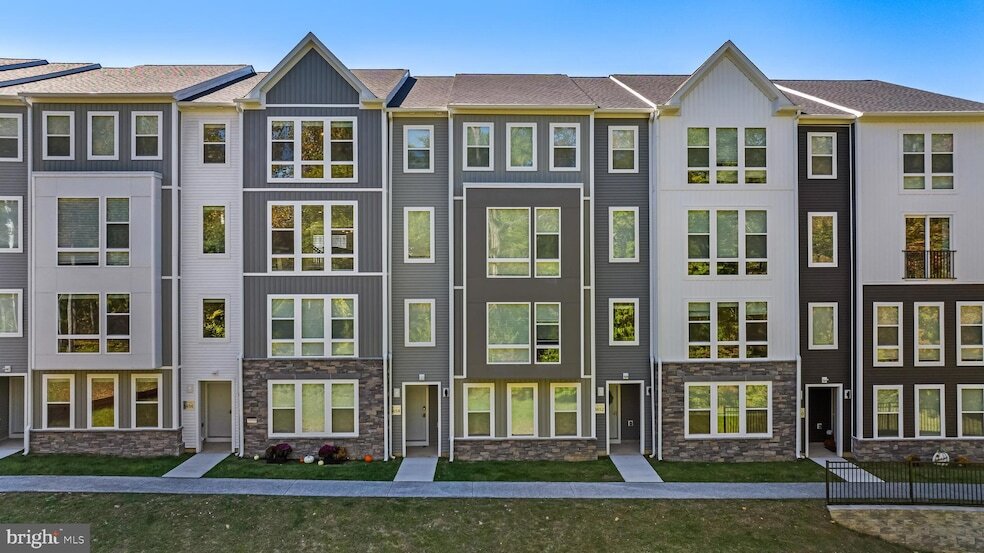 Foto principal - 900 Gilbert Rd