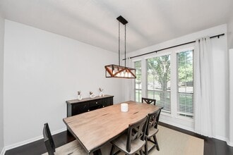 Building Photo - 30214 Vinebriar Dr