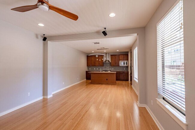 Foto del edificio - 3107 Corbin Ln