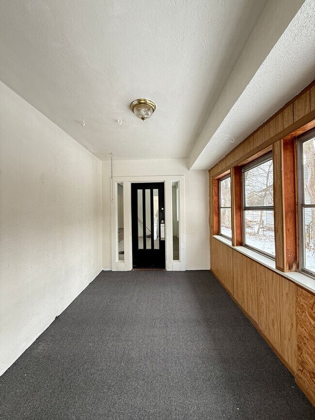 Foto del edificio - HOUSE...LARGE 3 Bedroom 2 Bath
