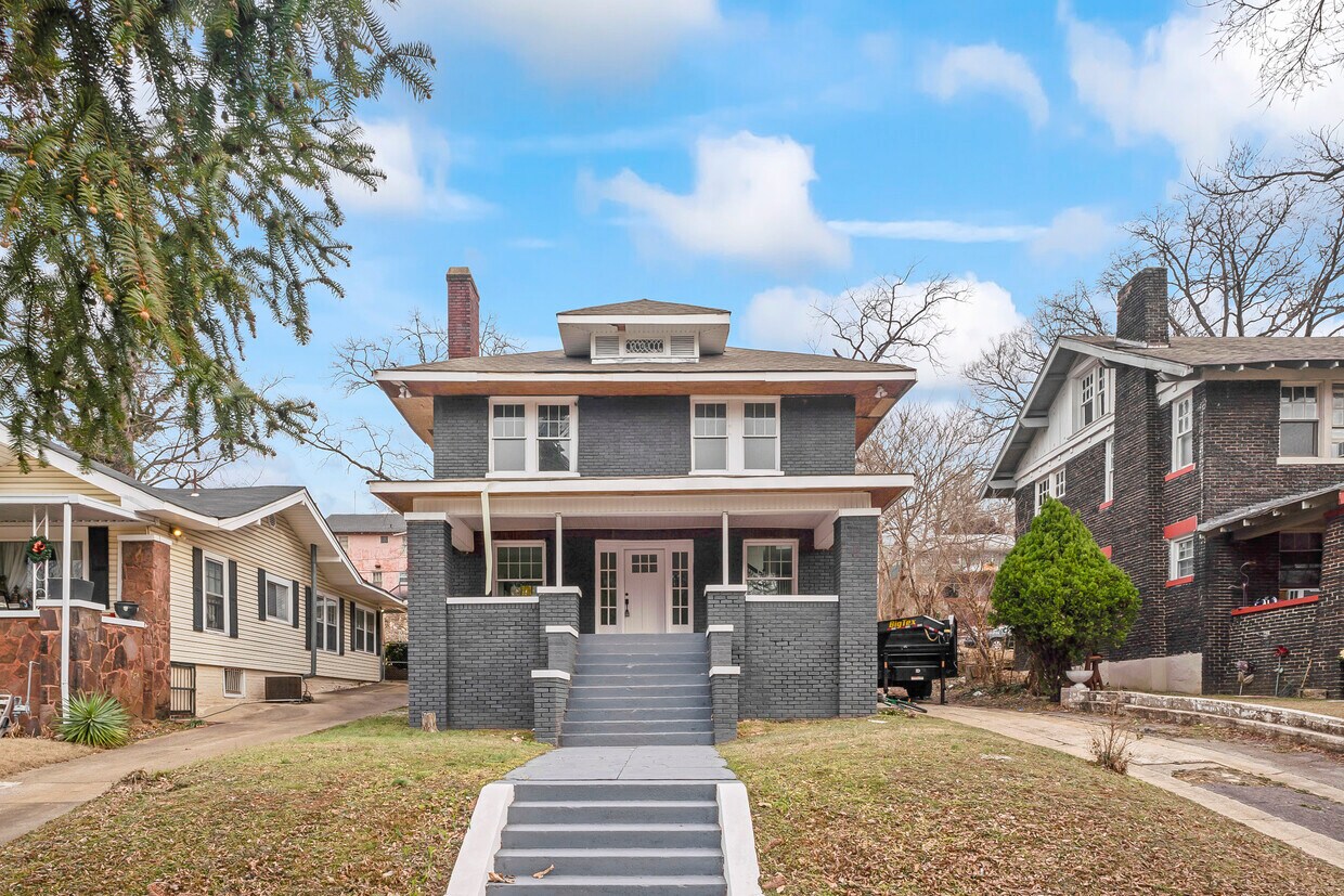 Front - 1421 33rd St N