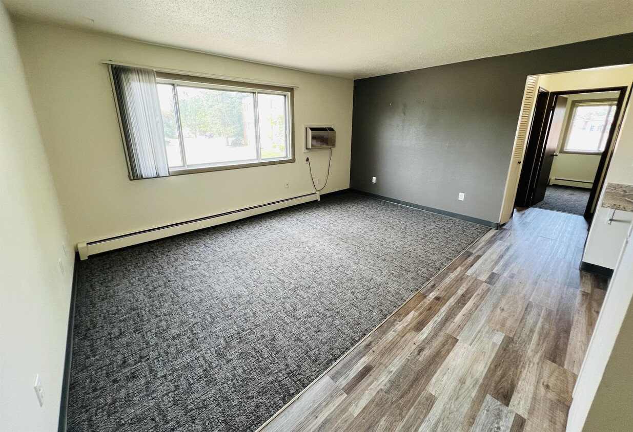 222 S Greenwood St Unit 12, Aberdeen, SD 57401 Room for Rent in Aberdeen, SD