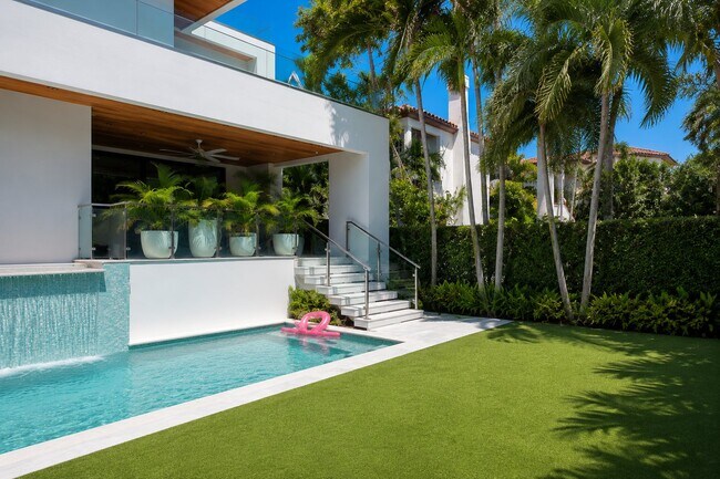 Building Photo - 785 Harbor Dr