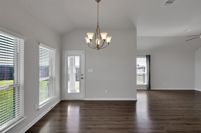 Foto del edificio - 243 Racetrack Ln